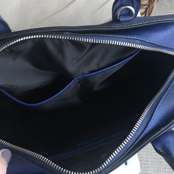 ⚾️ Beautiful! ❤️🤍💙 Calvin Klein-indigo leather handbag - Picture 5 of 9